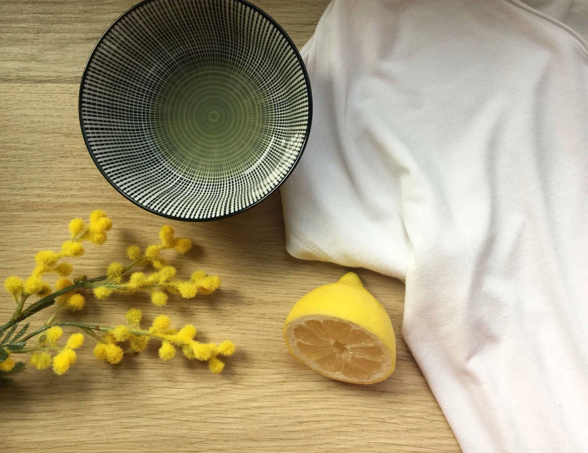 limpeza de manchas de camisa branca com limão