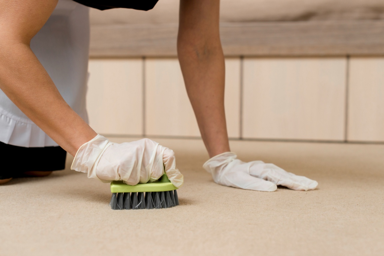 A naftalina é o CORINGA para a limpeza do piso da casa: aprenda como usar