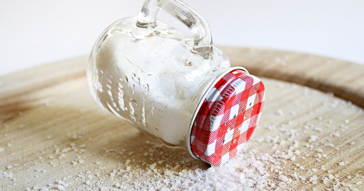 APROVEITE ESTE TRUQUE: Coloque um punhado de sal na pia todos os meses!