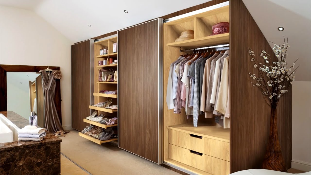 armário de madeira em quarto