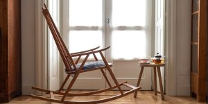 cadeira de balanço de madeira