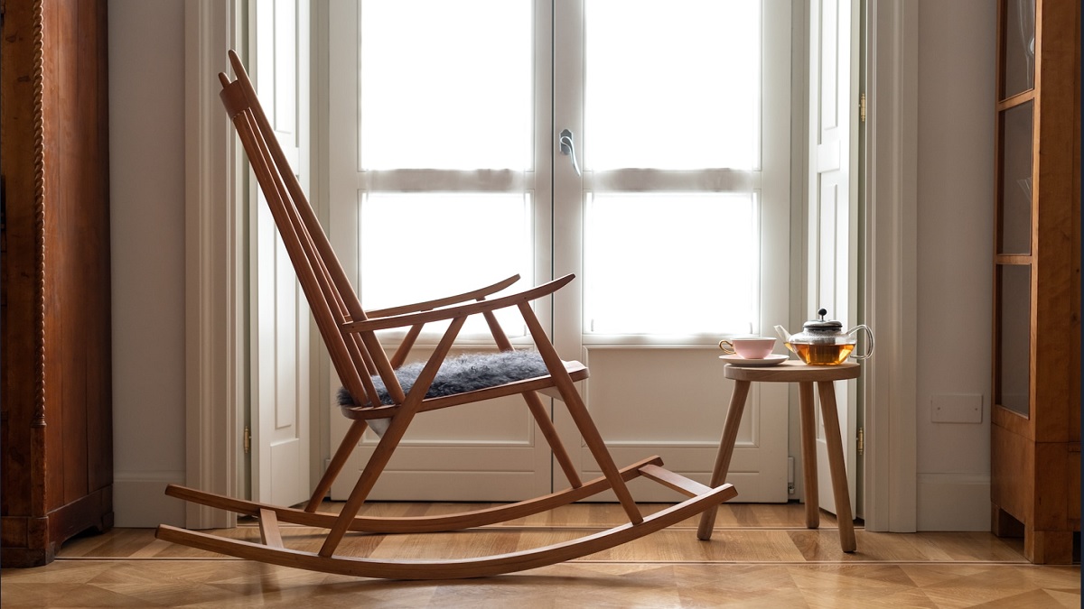 cadeira de balanço de madeira