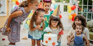 crianças em festa de aniversário