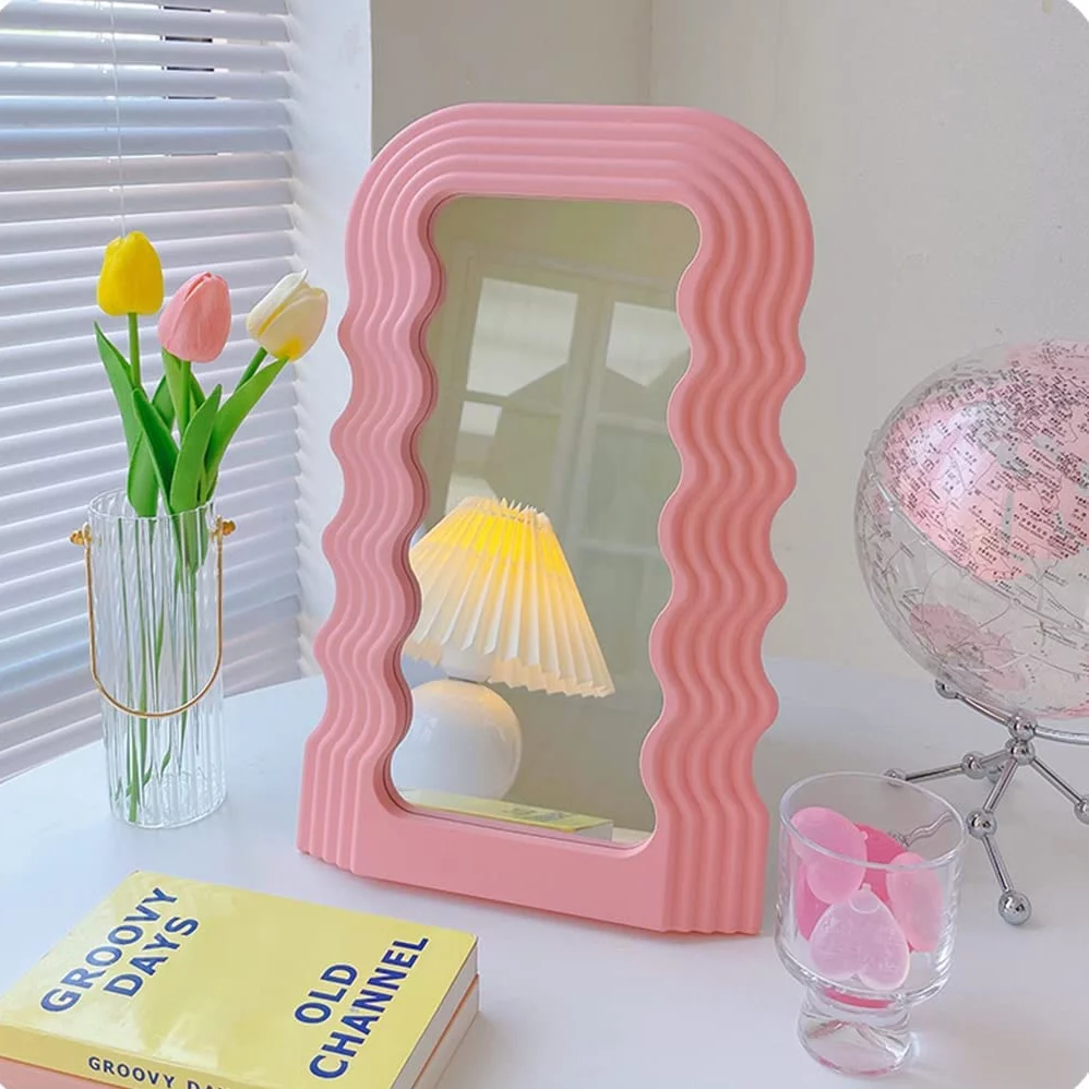 espelho pequeno com moldura rosa