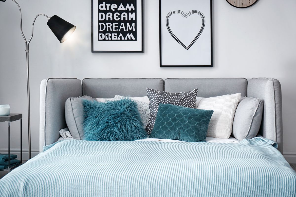 Como deixar um sofá-cama mais confortável 5 dicas super práticas