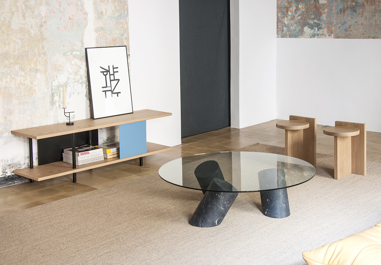 sala de estar com móveis minimalistas
