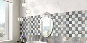 banheiro com azulejos em mosaico