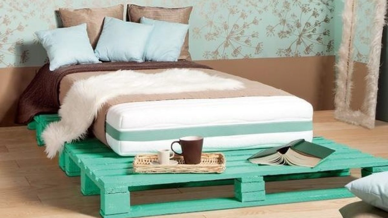 painted pallet bed