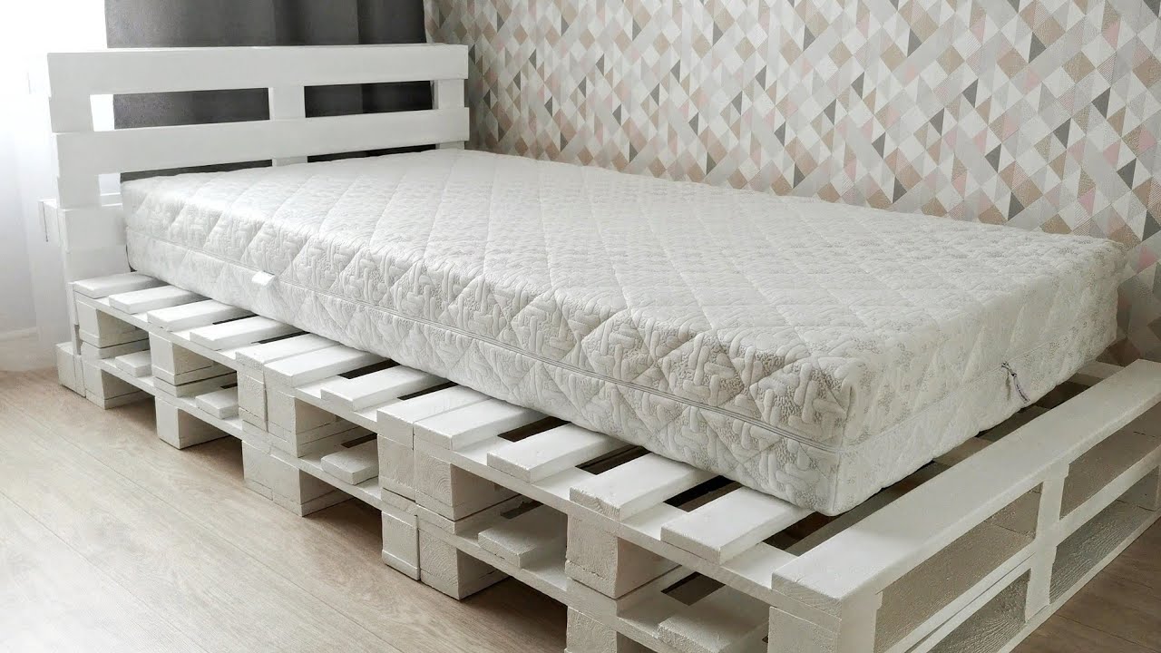 simple pallet bed