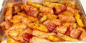 Linguiça Assada com Batatas e Bacon