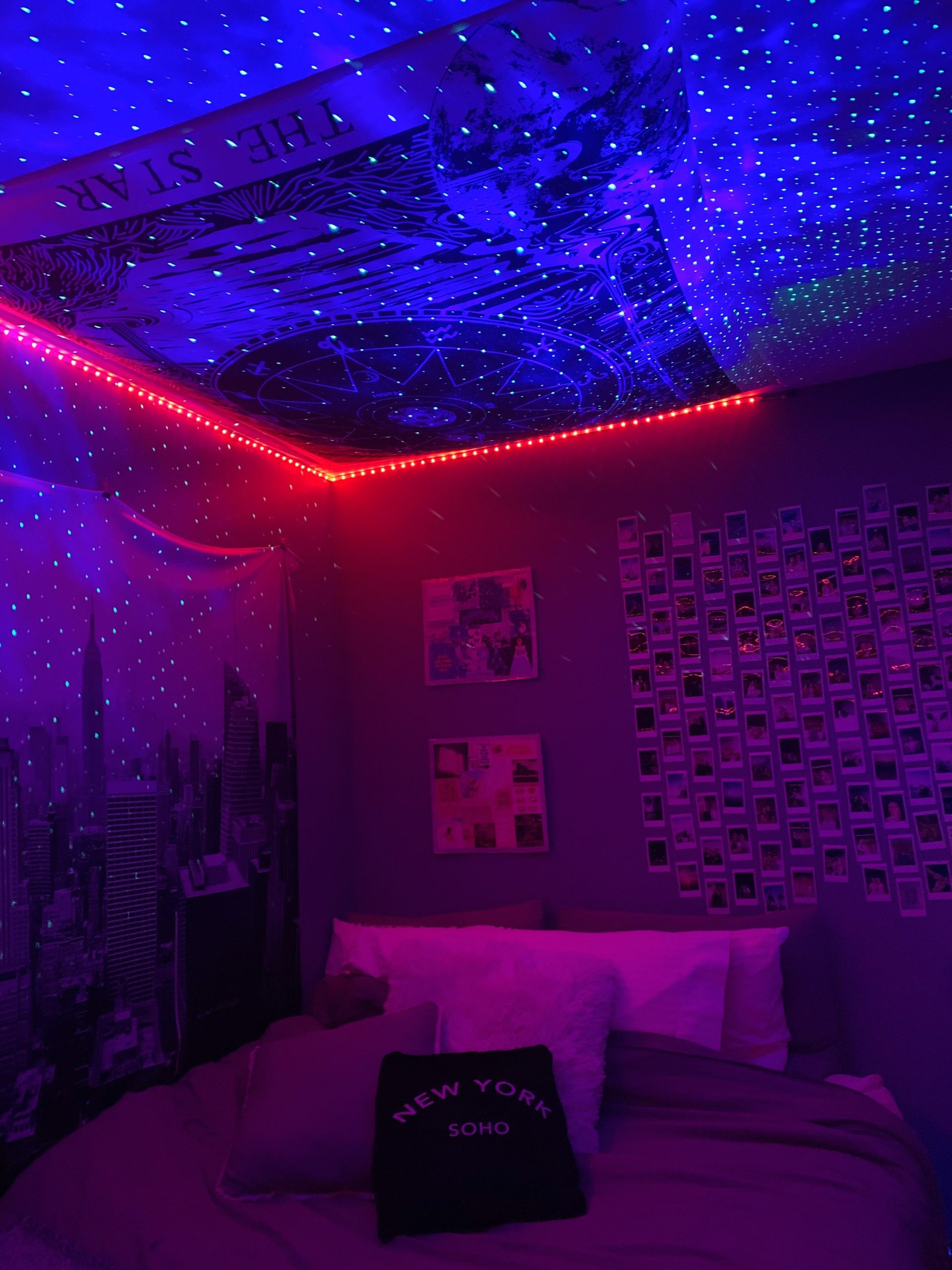 neon no teto de quarto