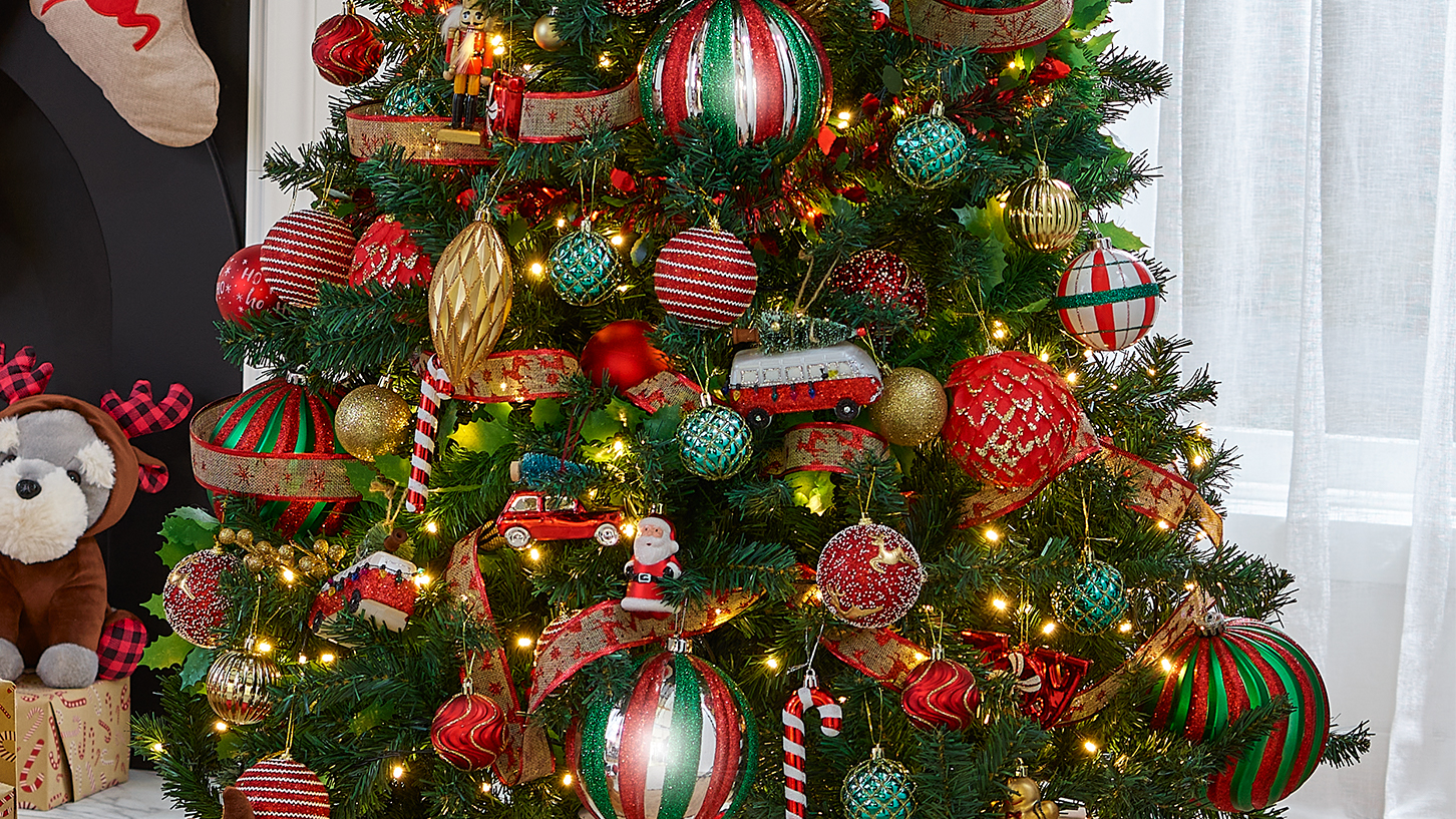 árvore de natal repleta de decoração