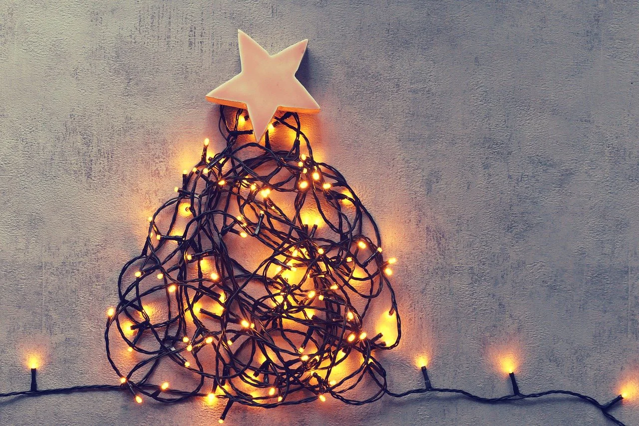 luzes de natal formando árvore
