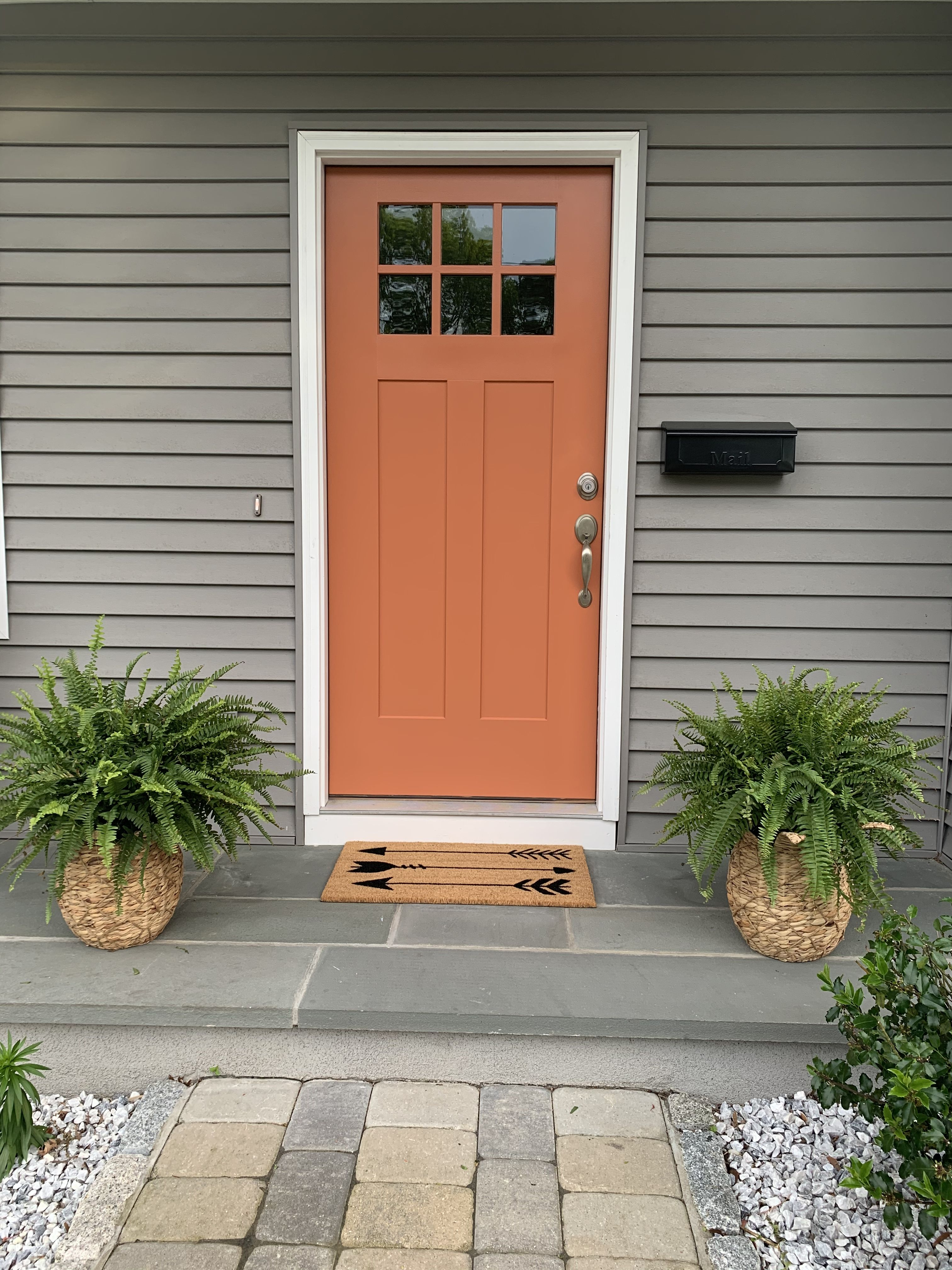 cor terracota em porta de entrada