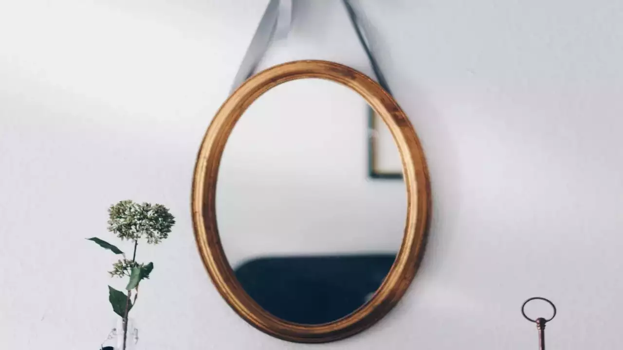 espelho redondo com moldura