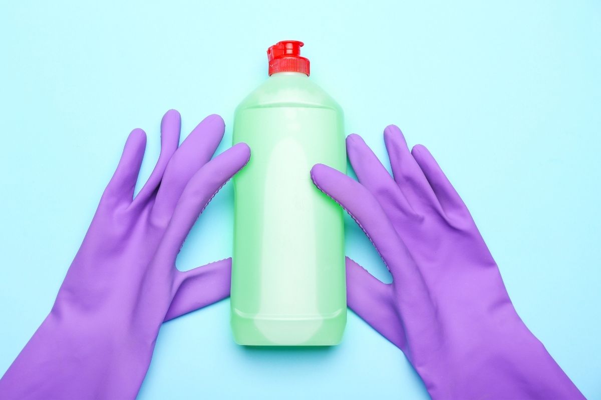 desentupir vaso sanitário com detergente