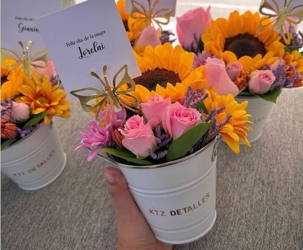 baldinho de flores personalizado para dia das mães