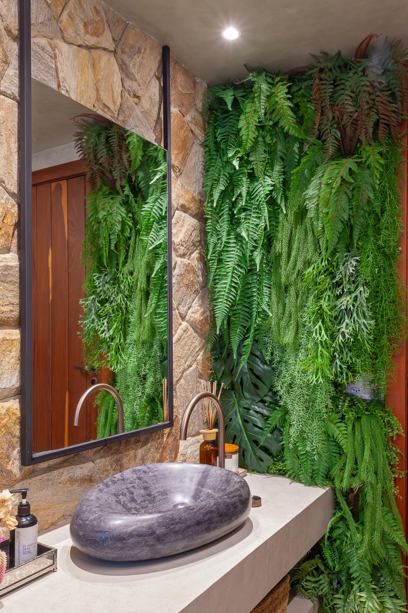 lavabo com jardim vertical